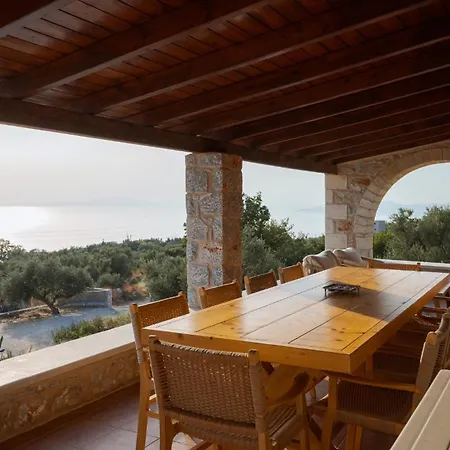 Villa Pirgos Petropoulea Poliána
