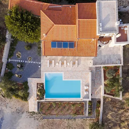Pirgos Petropoulea Villa
